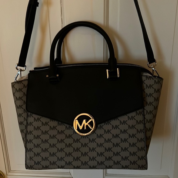 MICHAEL KORS large satchel “Hudson” purse - Picture 6 of 10
